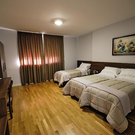 In Center Hotel Tirana Kültér fotó