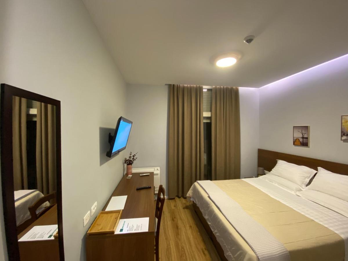 In Center Hotel Tirana Kültér fotó