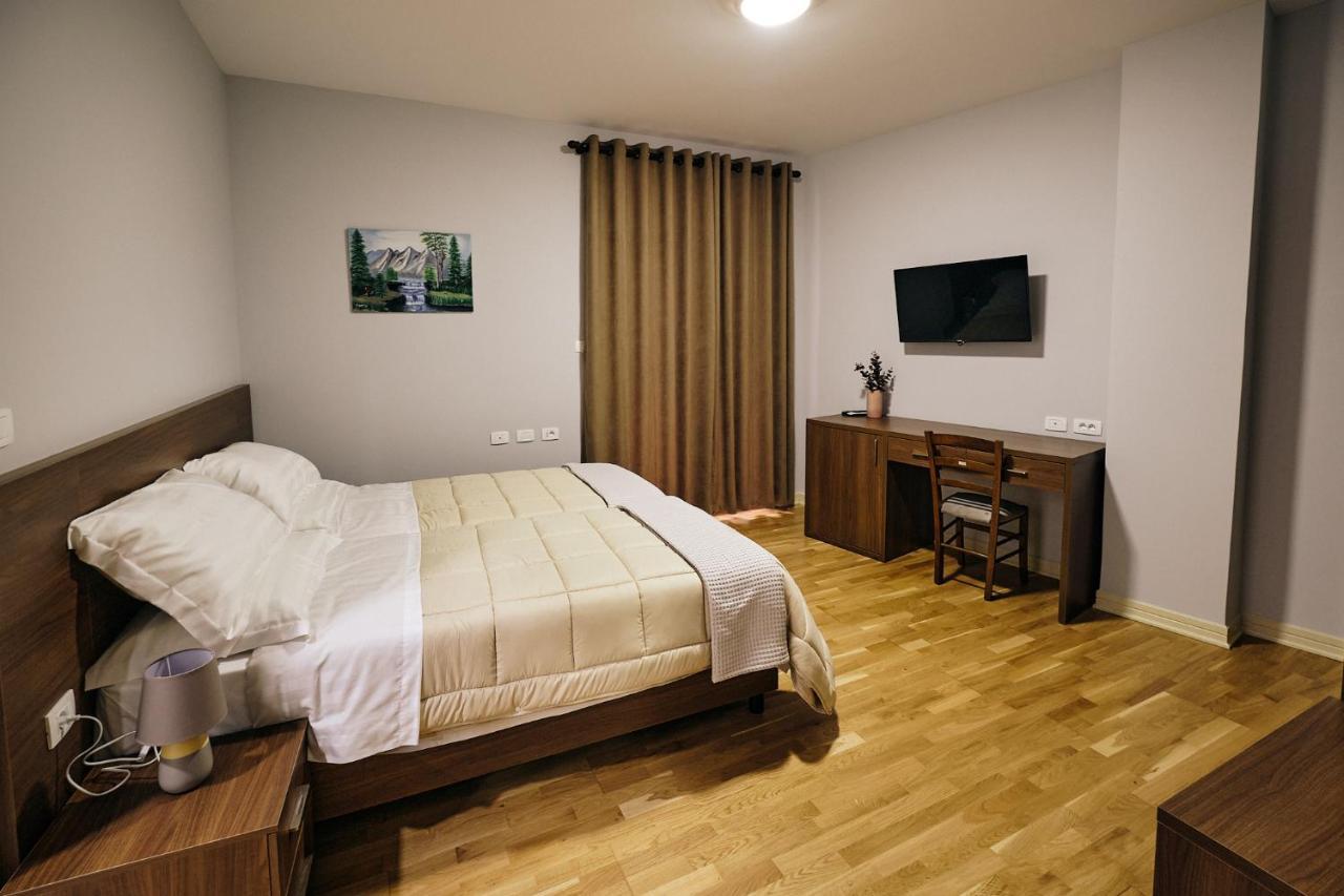 In Center Hotel Tirana Kültér fotó