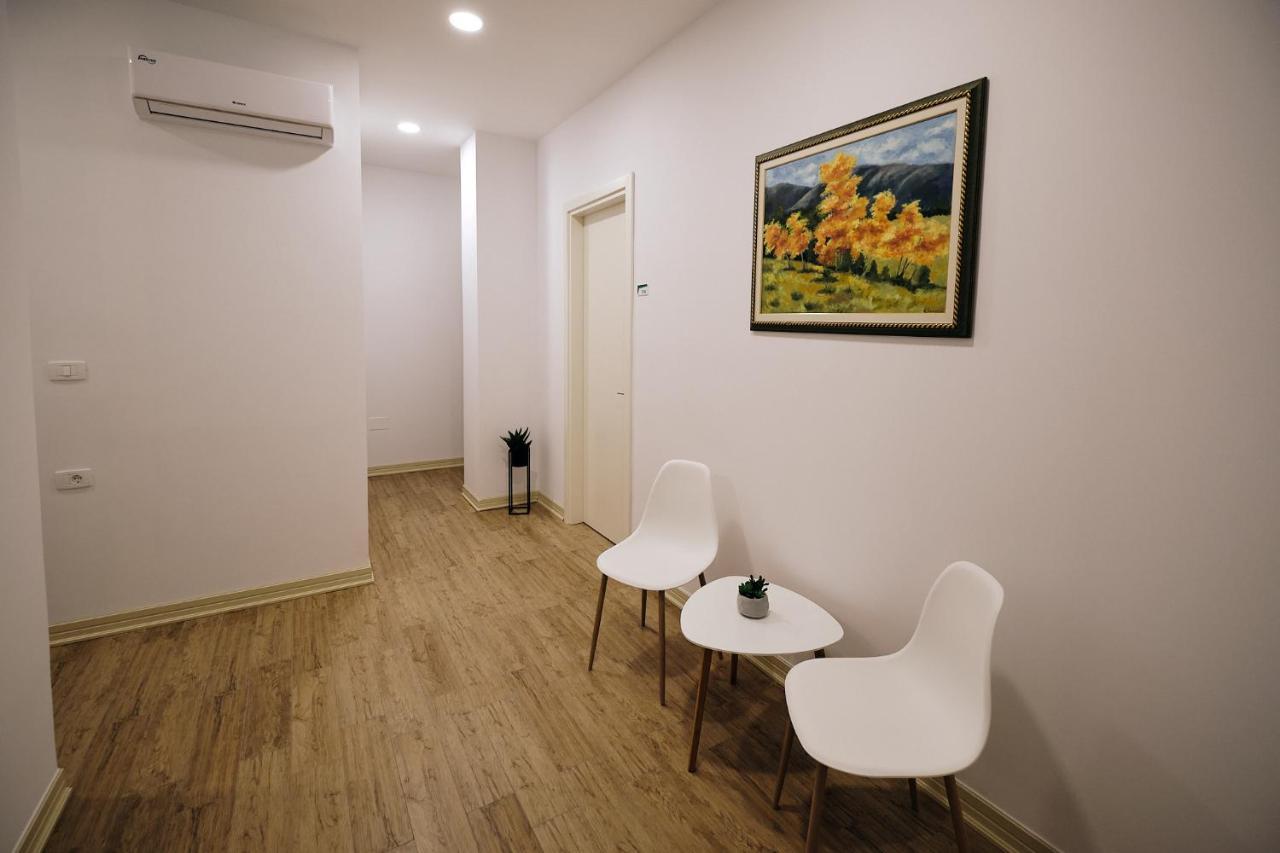 In Center Hotel Tirana Kültér fotó