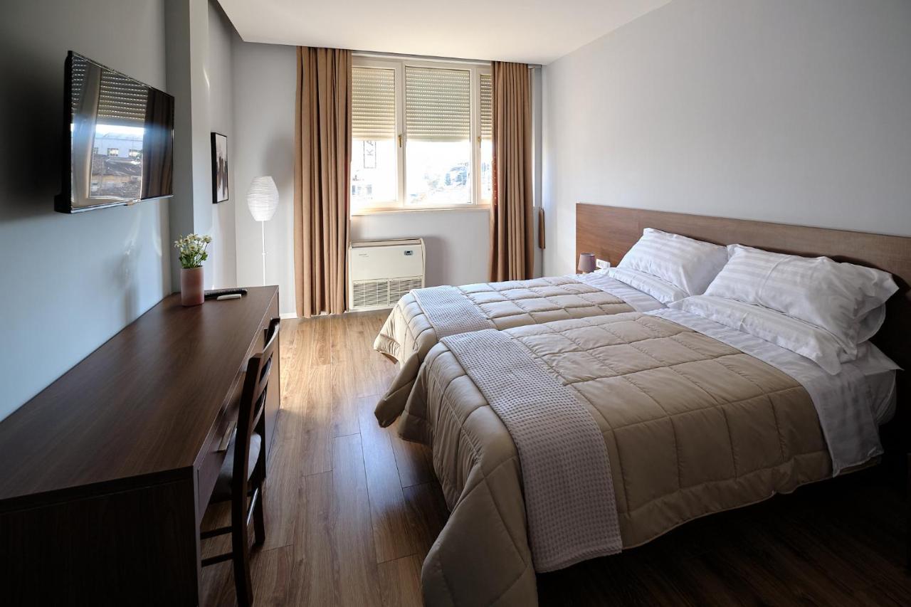 In Center Hotel Tirana Kültér fotó