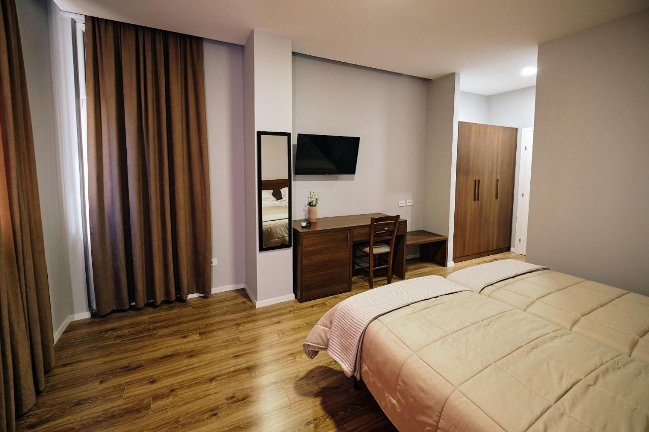 In Center Hotel Tirana Kültér fotó