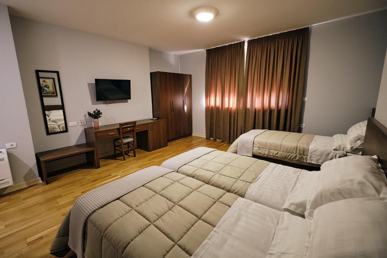 In Center Hotel Tirana Kültér fotó