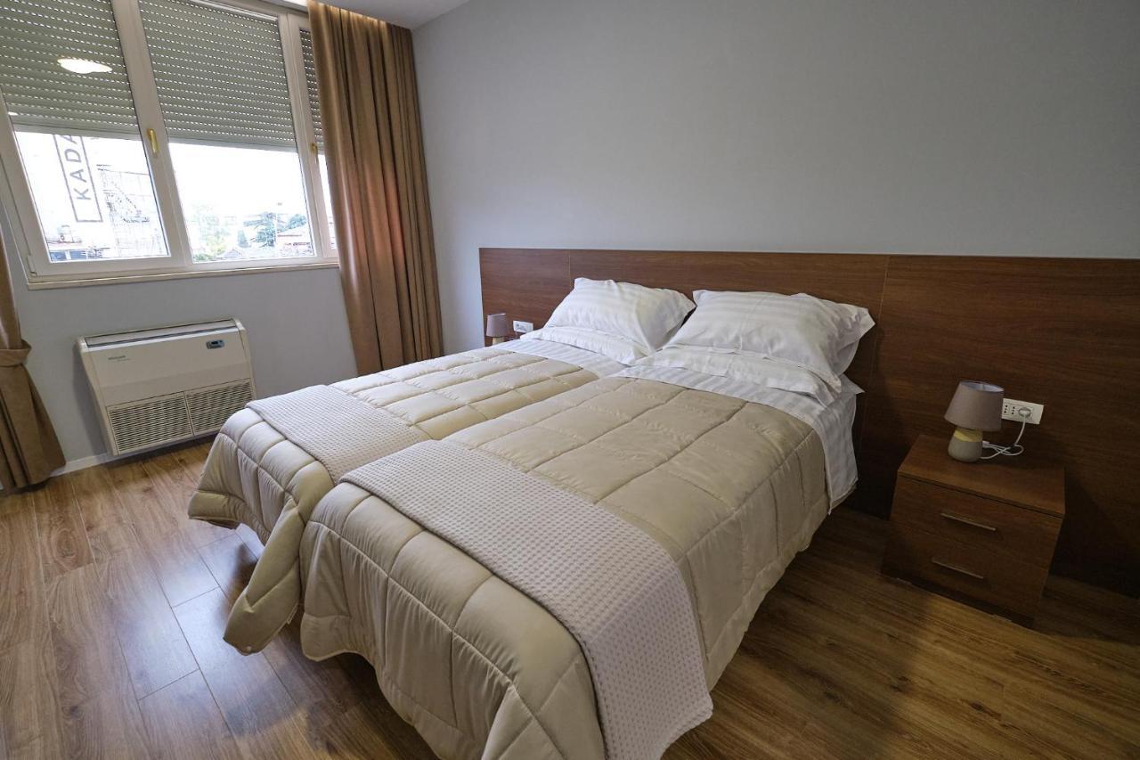 In Center Hotel Tirana Kültér fotó